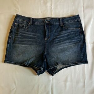 Torrid High Rise Denim Short Dark Wash size 22 5"